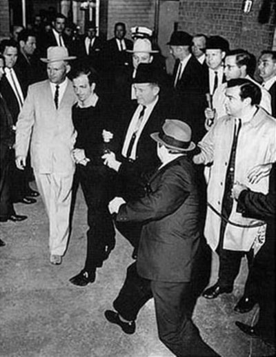 Lee_Harvey_Oswald_being_shot_by_Jack_Ruby_as_Oswald_is_being_moved_by_police400.jpg