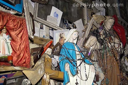 St.Brigid's Well, Liscannor, Co. Clare, Ireland. Copyright 2004 Dave Walsh