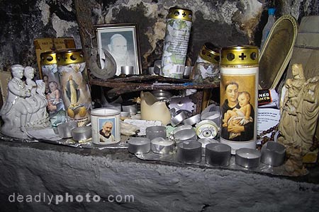 St.Brigid's Well, Liscannor, Co. Clare, Ireland. Copyright 2004 Dave Walsh